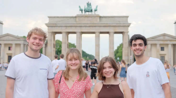 Students in front of the Brandenburg Gate Berlin