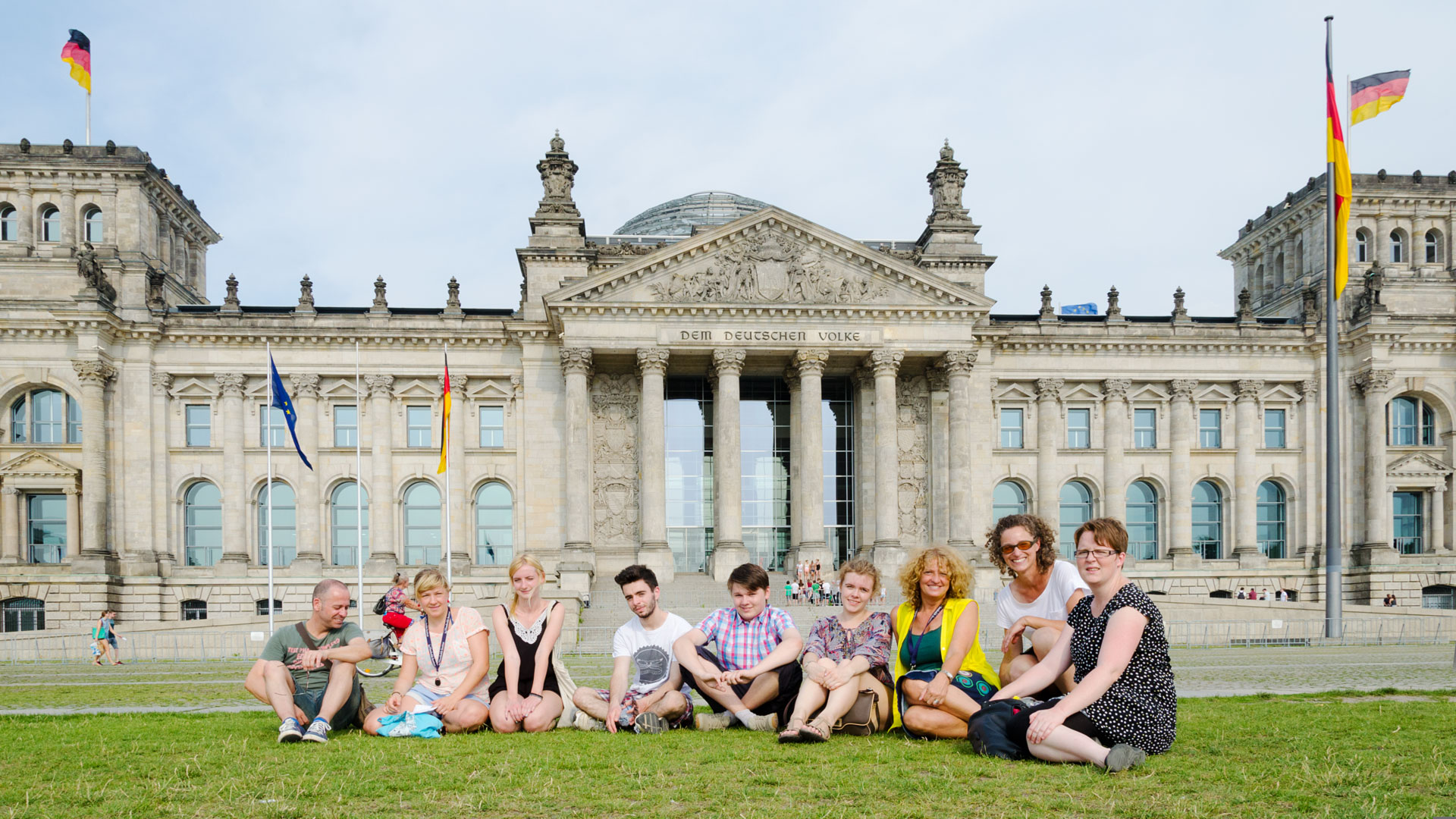 Des promenades en ville, ici vers le Reichstag, font partie du programme de loisirs.
